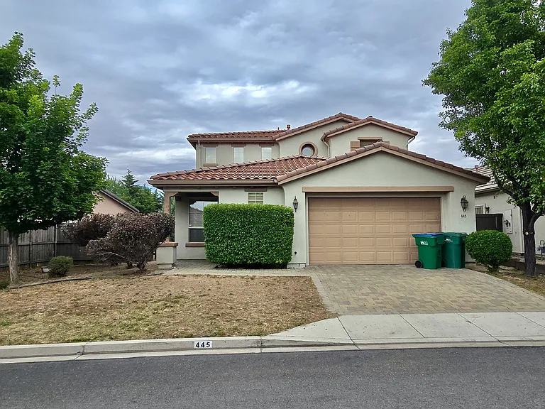 445 Dartmoor Ct — Photo 1