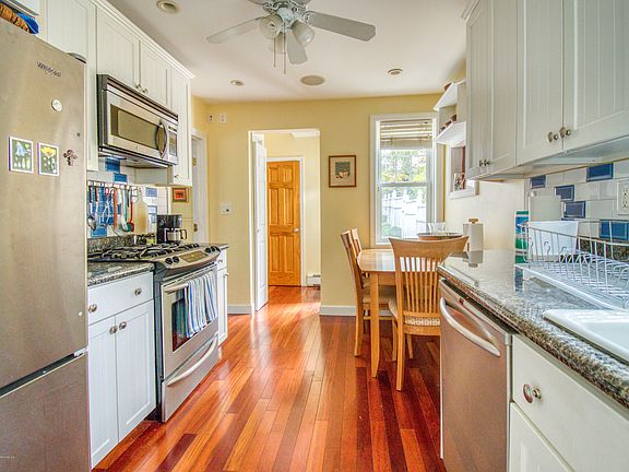 4th image of 26 Greenwood Ave