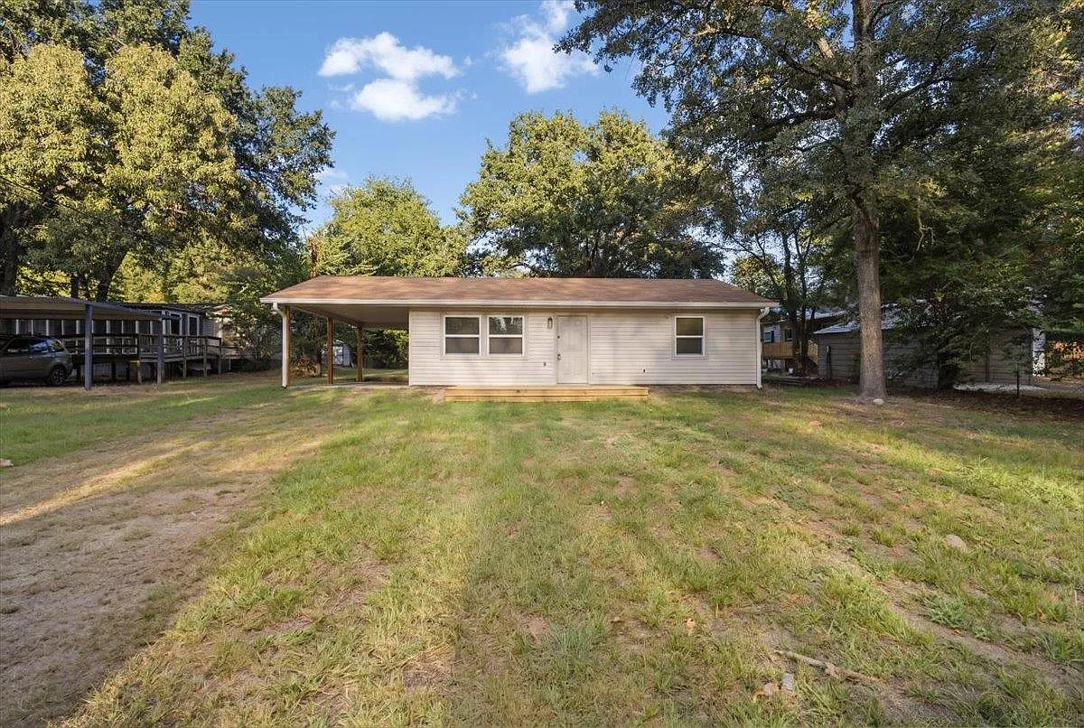 2 bed, 1.0 bath, 816 sqft, $1,450 — Photo 1