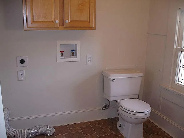 315 W 21st St — Photo 13