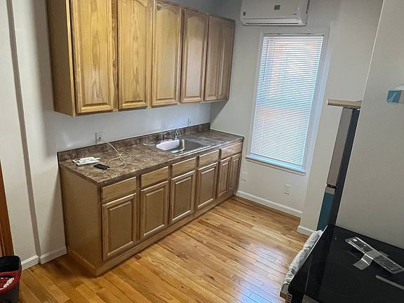 4th image of 2541 41st St #1