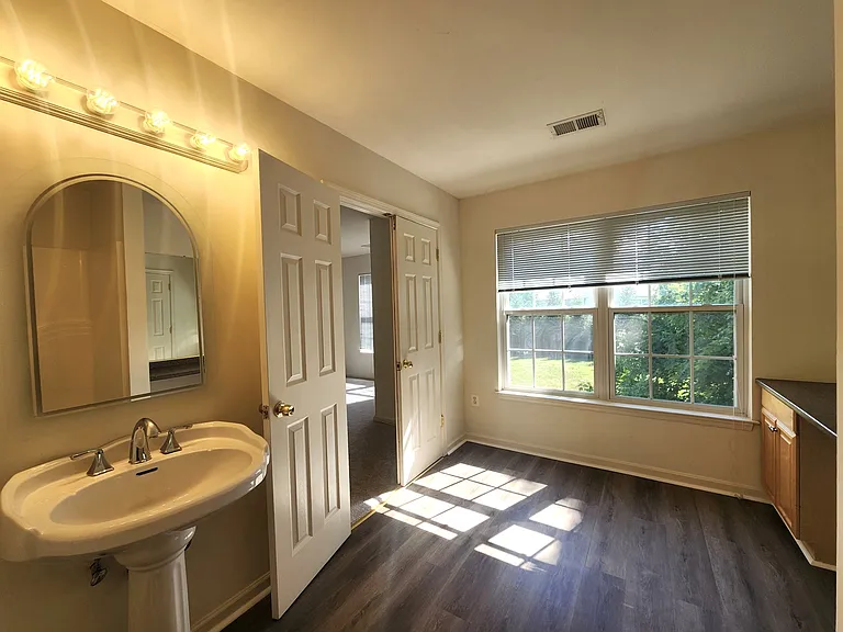 406 Clairborne St — Photo 25