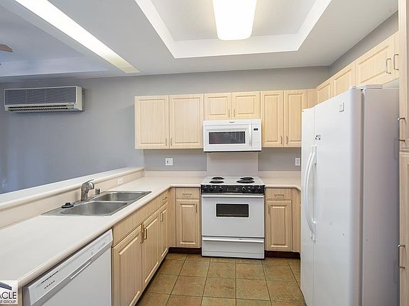 2nd image of 92-1515 Aliinui Dr #11H