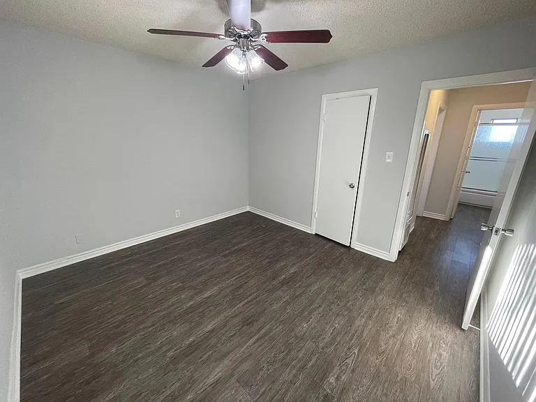 Dorian Apartments — Photo 17