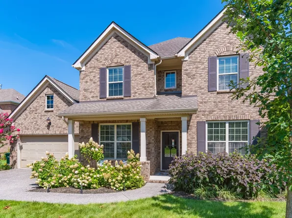 1023 Brixworth Dr, Thompsons Station, TN 37179