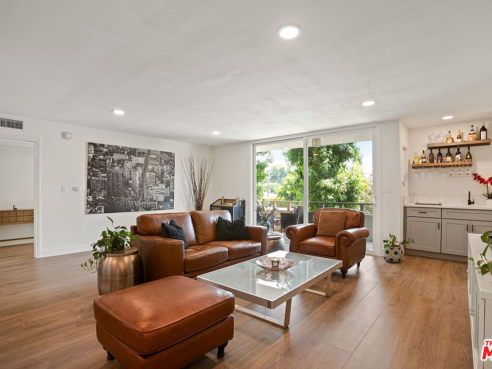 1st image of 5215 Balboa Blvd Unit 101