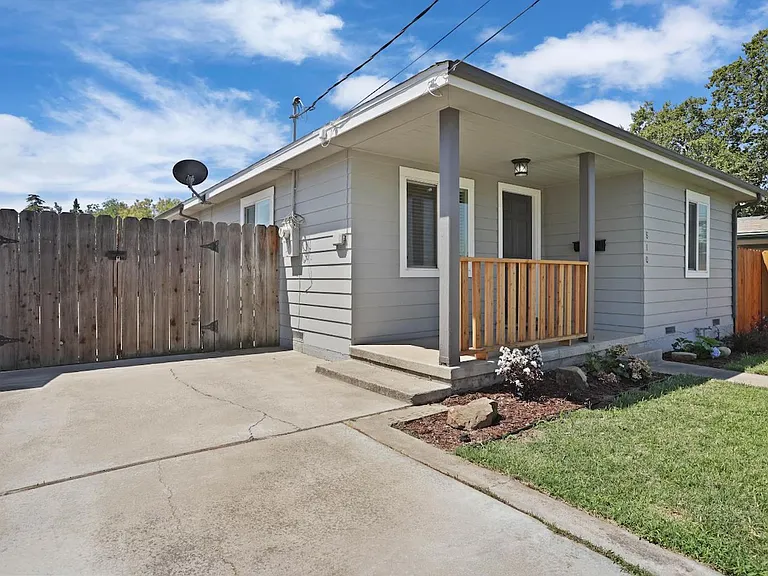 810 Edythe St — Photo 14