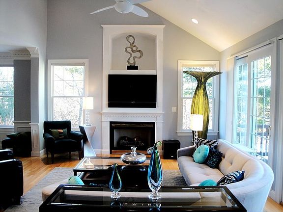 2nd image of 29 Carriage Hill Cir #29