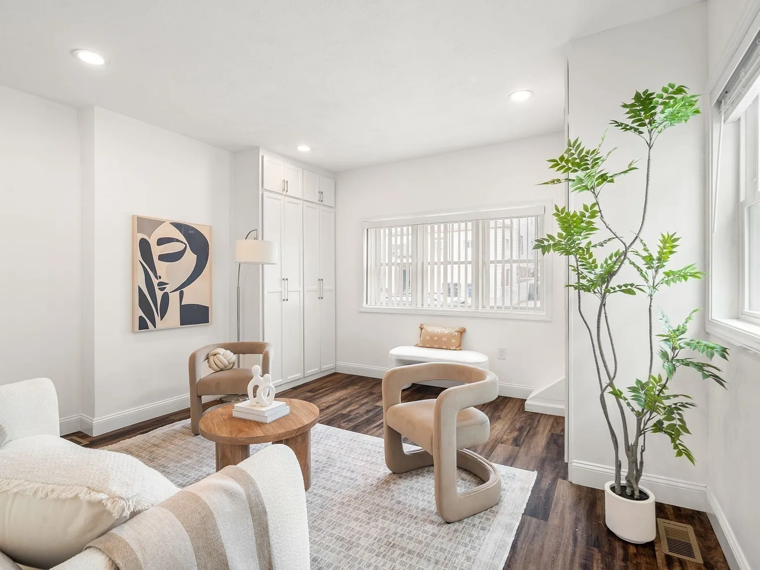 4 bed, 1683 sqft, $4,500 — Photo 3