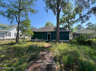 1194 White Lake Dr, Elizabethtown, NC 28337