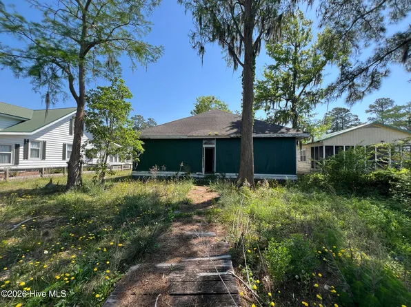 1194 White Lake Drive, Elizabethtown, NC 28337