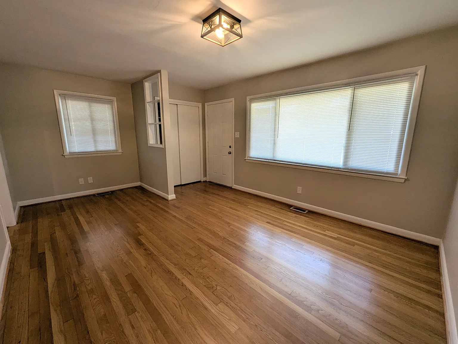 3 bed, 1.5 bath, 1144 sqft, $1,499 — Photo 2