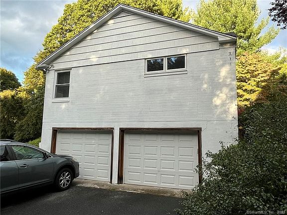 5th image of 129 Buttonball Rd