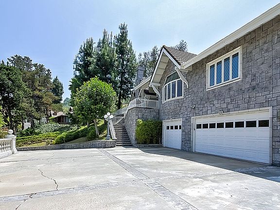 5th image of 2572 Steeplechase Ln