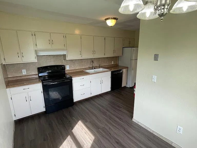 704 Torrey Ln — Photo 15