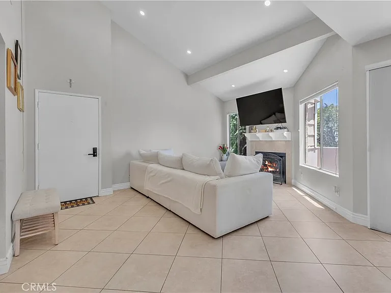 18408 Hatteras St #44 — Photo 6
