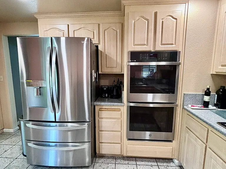 1084 Sunrise Dr — Photo 4