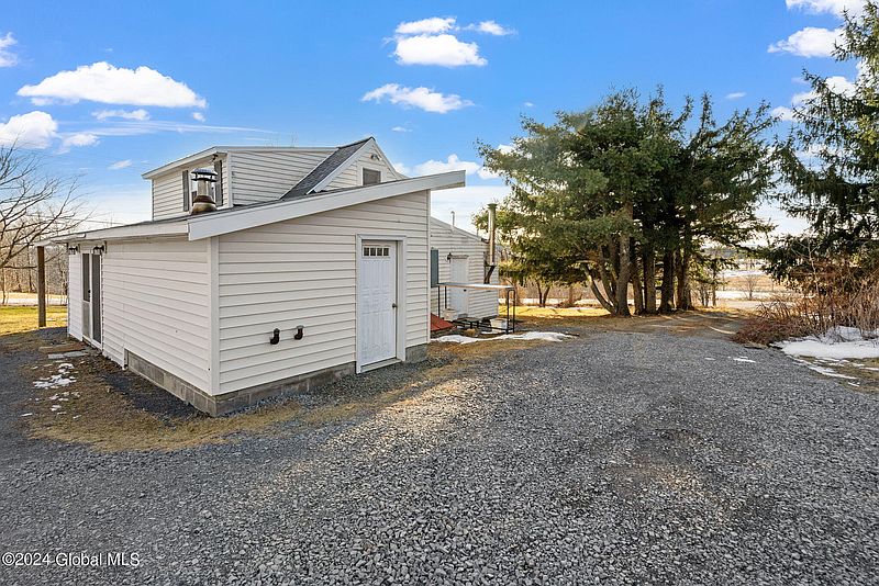 4th image of 832 Woodstock Road
