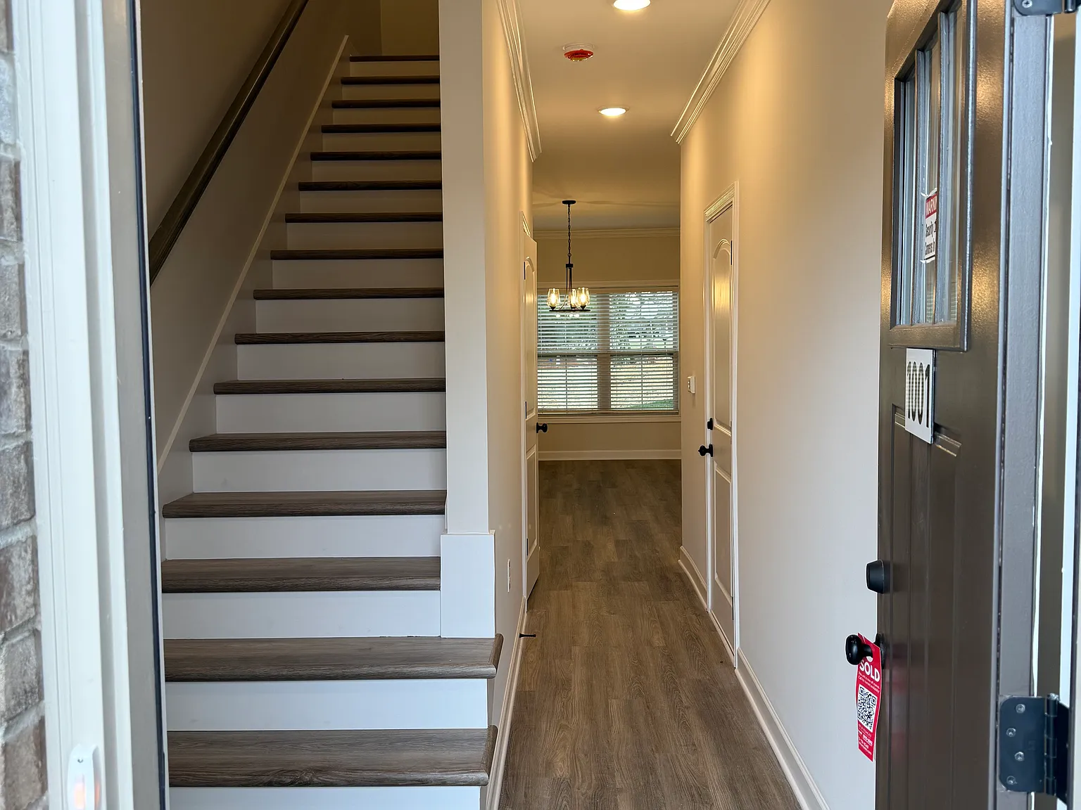 3 bed, 2.5 bath, 1355 sqft, $1,600 — Photo 3