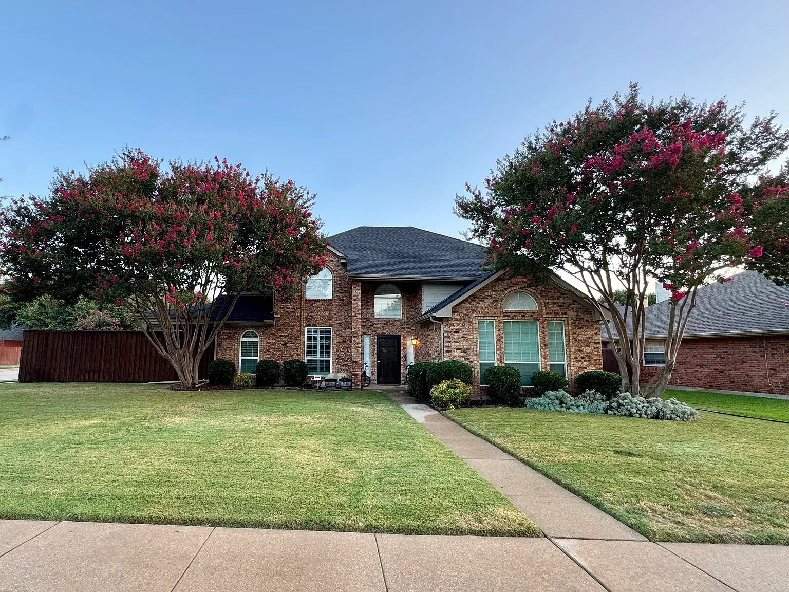 4 bed, 2.5 bath, 2405 sqft, $3,690 — Photo 3