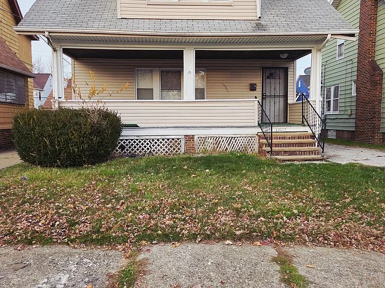 18101 Schenely Ave — Photo 1