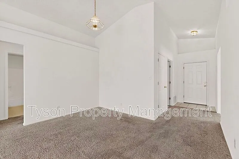 3 bed, 2.0 bath, 1343 sqft, $1,895 — Photo 3