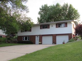 206 Arneson Rd, Barneveld, WI 53507