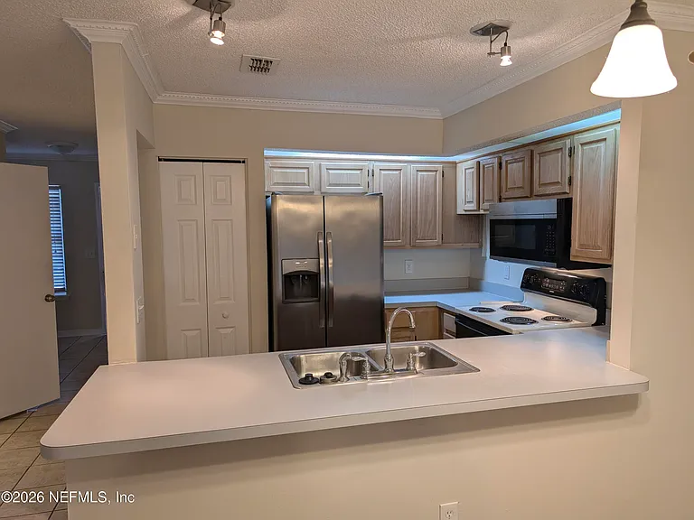 8529 Sturbridge Cir W — Photo 6