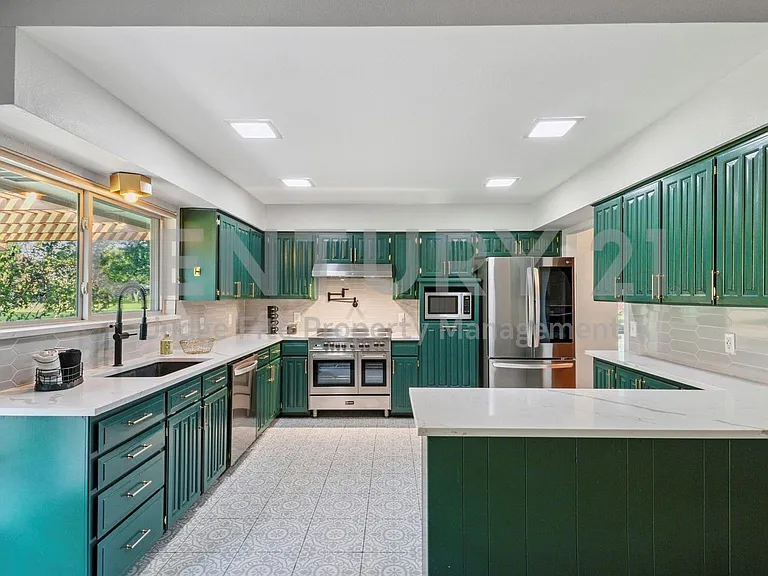 1308 Clubhouse Ct — Photo 12