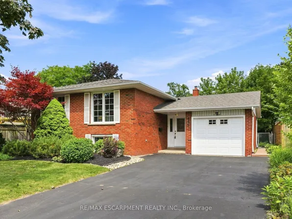 635 Ramsgate Rd, Burlington, ON L7N 2X9