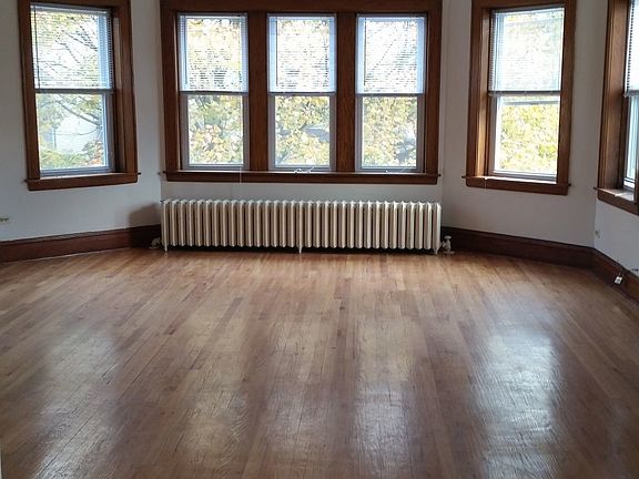 3rd image of 4542 N Kilbourn Ave #2F