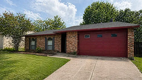 606 Valley View Dr Photo 1