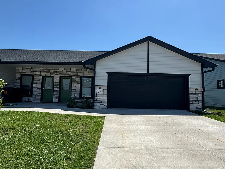296 Capstone Dr — Photo 1
