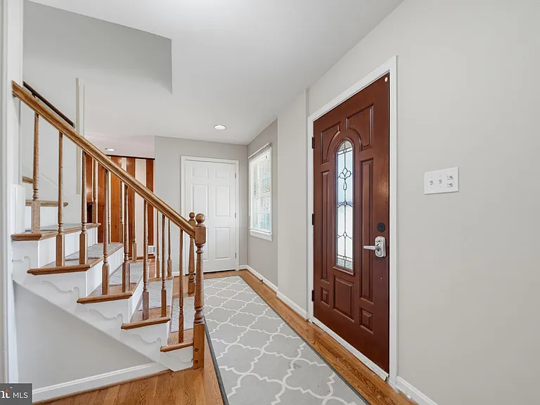 16818 Briardale Rd — Photo 5