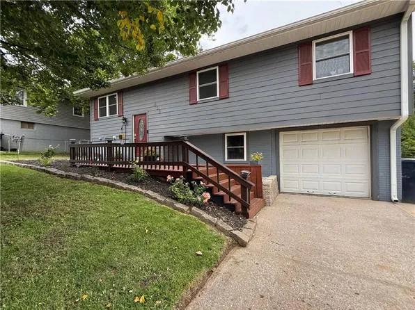 633 Valley Hill Dr, Knob Noster, MO 65336