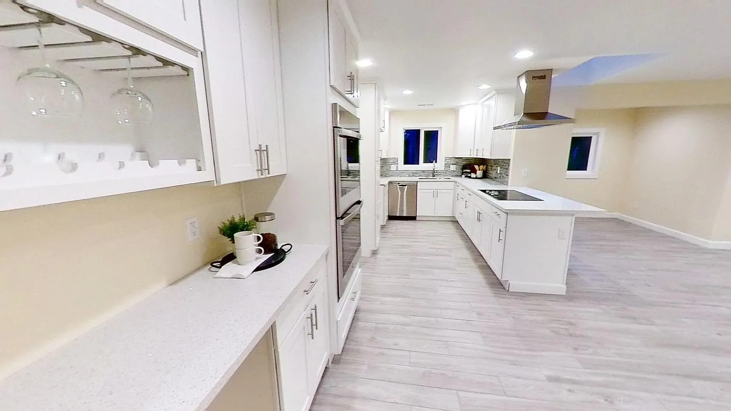 Private room in Remodeled Hillsboro home with large patio/yard — Photo 3