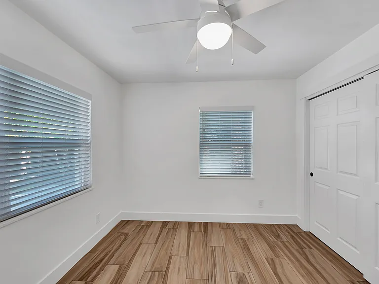 824 22nd St — Photo 13