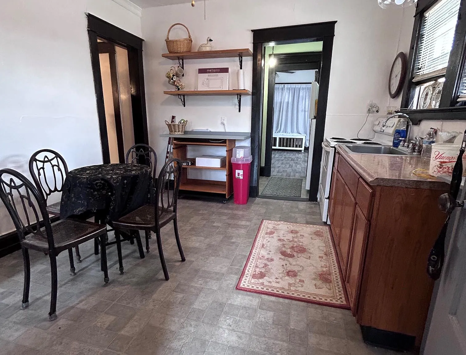 2 bed, 1.0 bath, 800 sqft, $3,000 — Photo 3