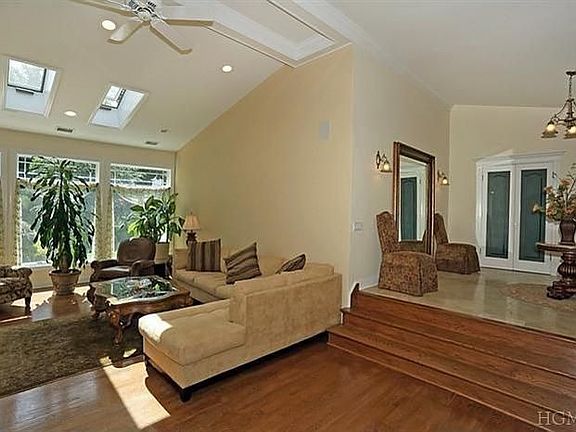 3rd image of 3 Lundys Ln