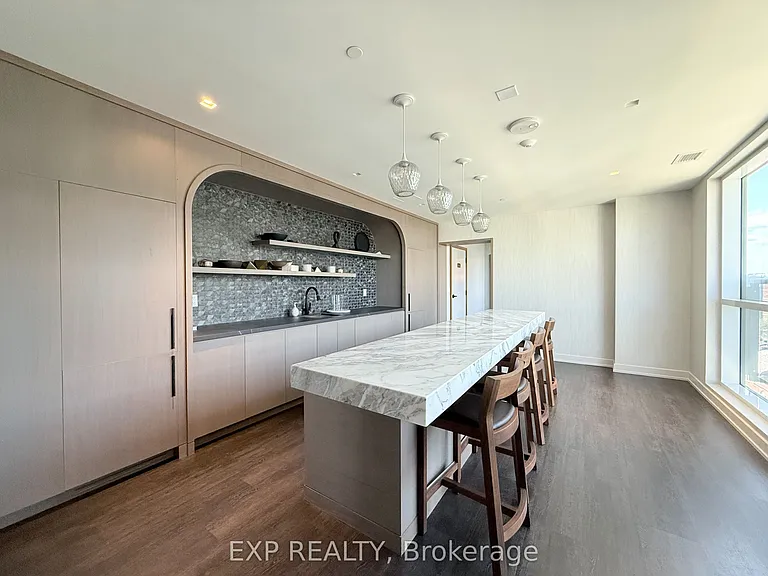 560 Rideau St #423 — Photo 35