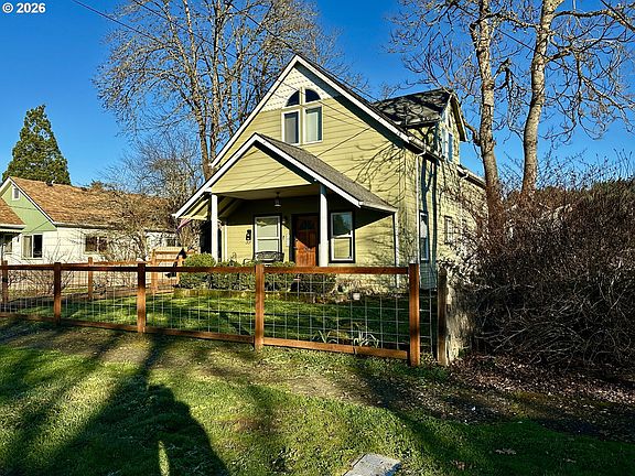 2nd image of 822 S 8th St