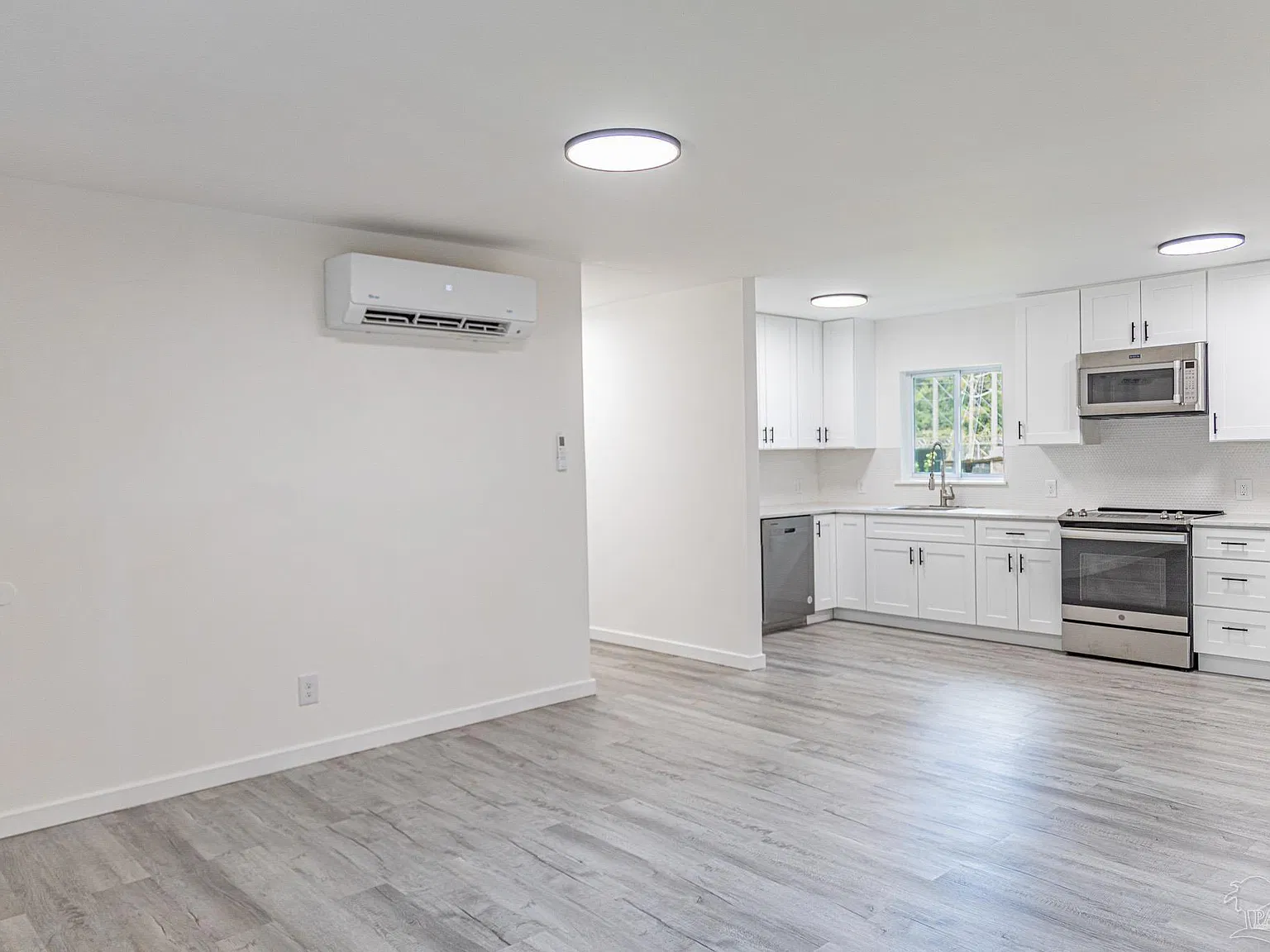 6 bed, 1128 sqft, $1,650 — Photo 4