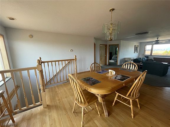 3rd image of 33 E 198th St S