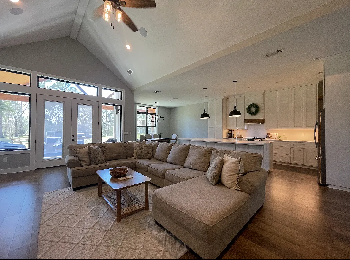 4 bed, 2342 sqft, $2,700 — Photo 2