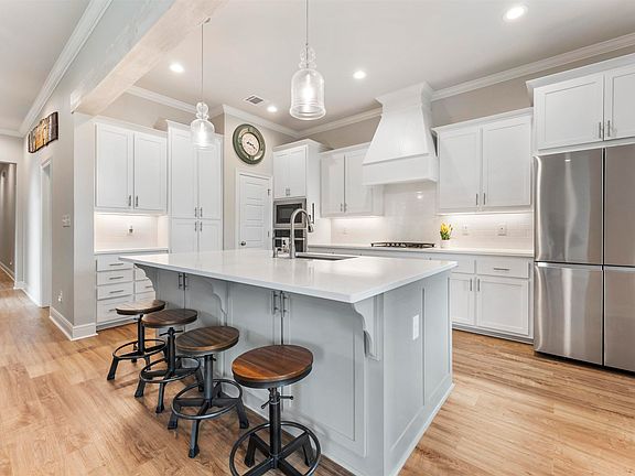4th image of 4915 Parkside Way