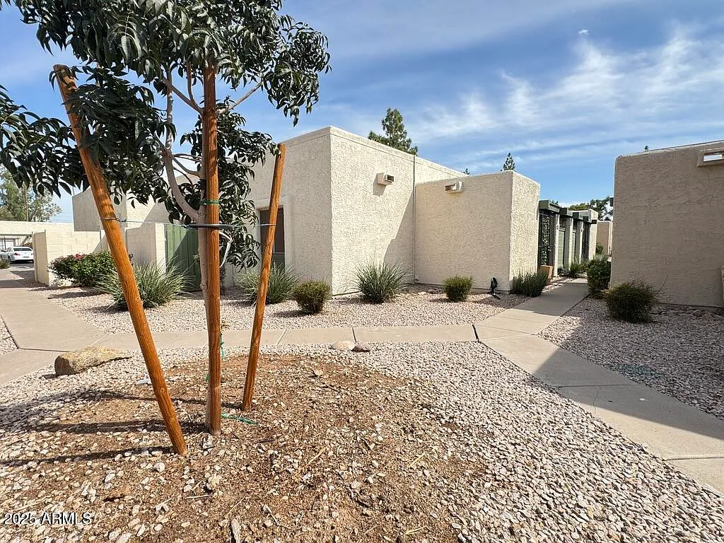 Building Photo - 546 S Allred Dr