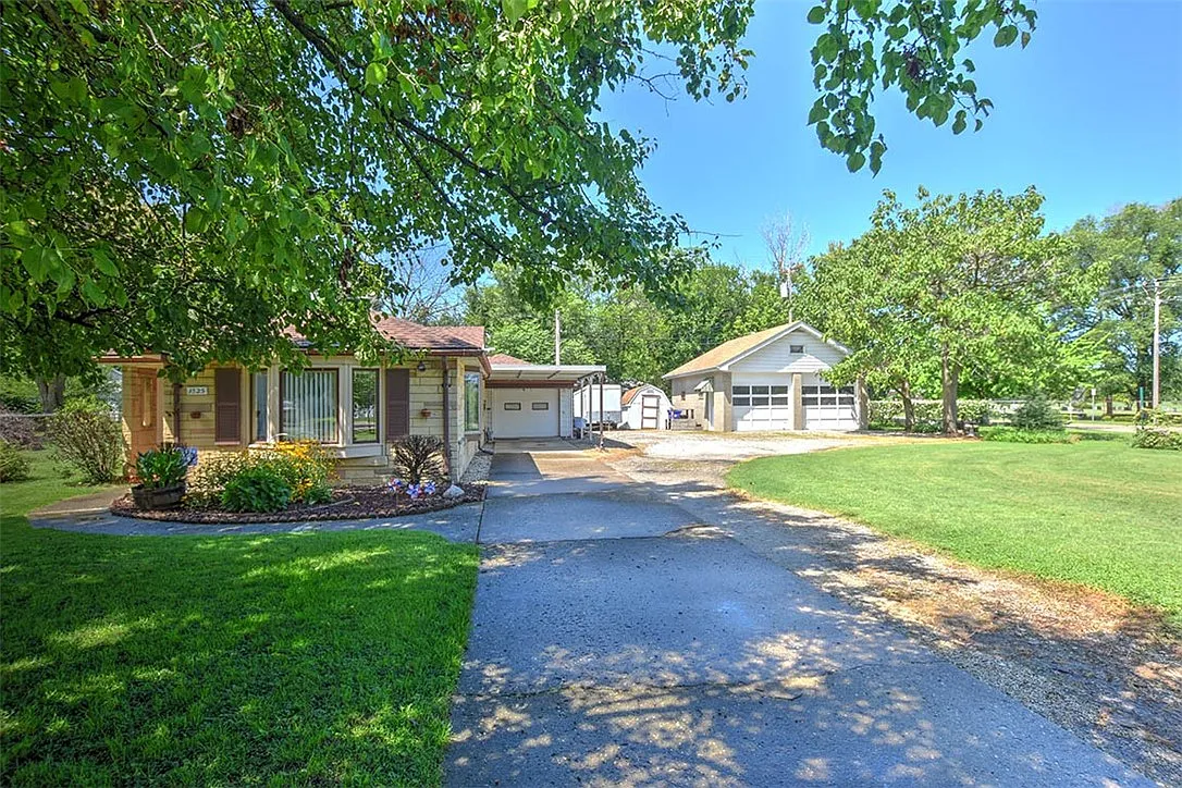1525 N Ellen Ave photo 1