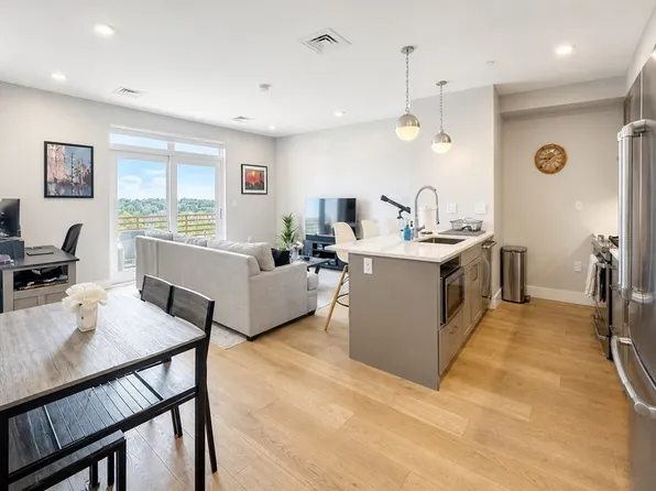 1650 Commonwealth Ave Unit 605, Brighton, MA 02135