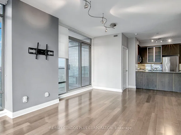 18 Yorkville Ave #2505 — Photo 15