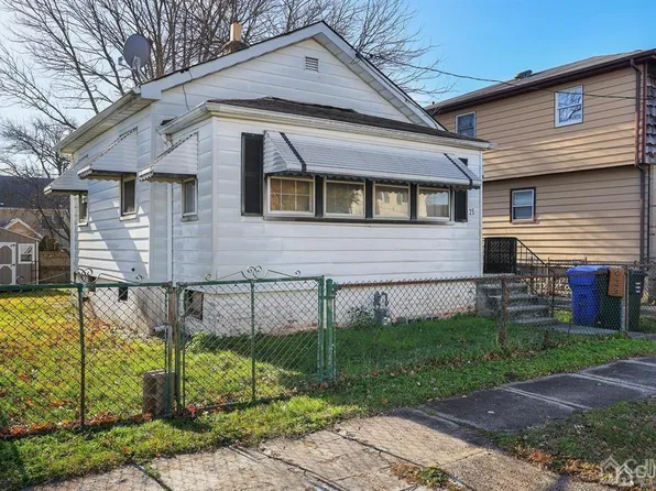 25 Fiat Ave, Iselin, NJ 08830